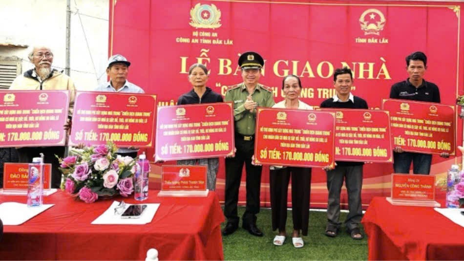 Đắk Lắk: Hoàn thành Chiến dịch Quang Trung trước hạn, hơn 87% nhà xây mới đã bàn giao