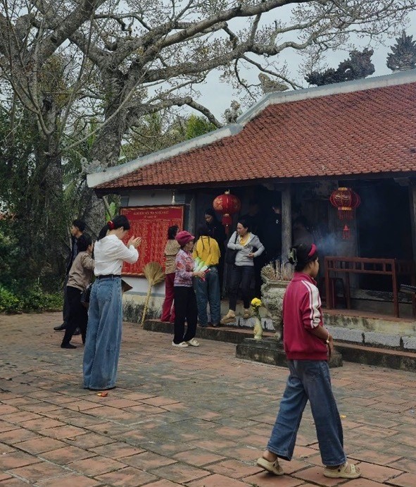 Xuân mới tới đền Nam linh thiêng: Khói hương lan toả niềm tin và hy vọng