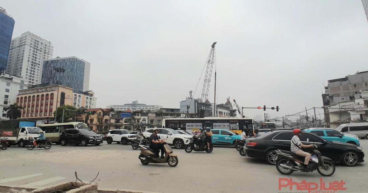 Rào chắn nút giao La Thành - Nguyễn Chí Thanh phục vụ thi công tuyến Metro số 5