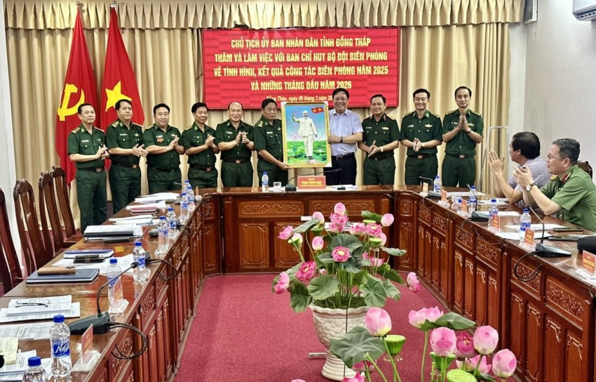 Chủ tịch UBND tỉnh Đồng Tháp thăm, làm việc với Ban Chỉ huy Bộ đội Biên phòng tỉnh
