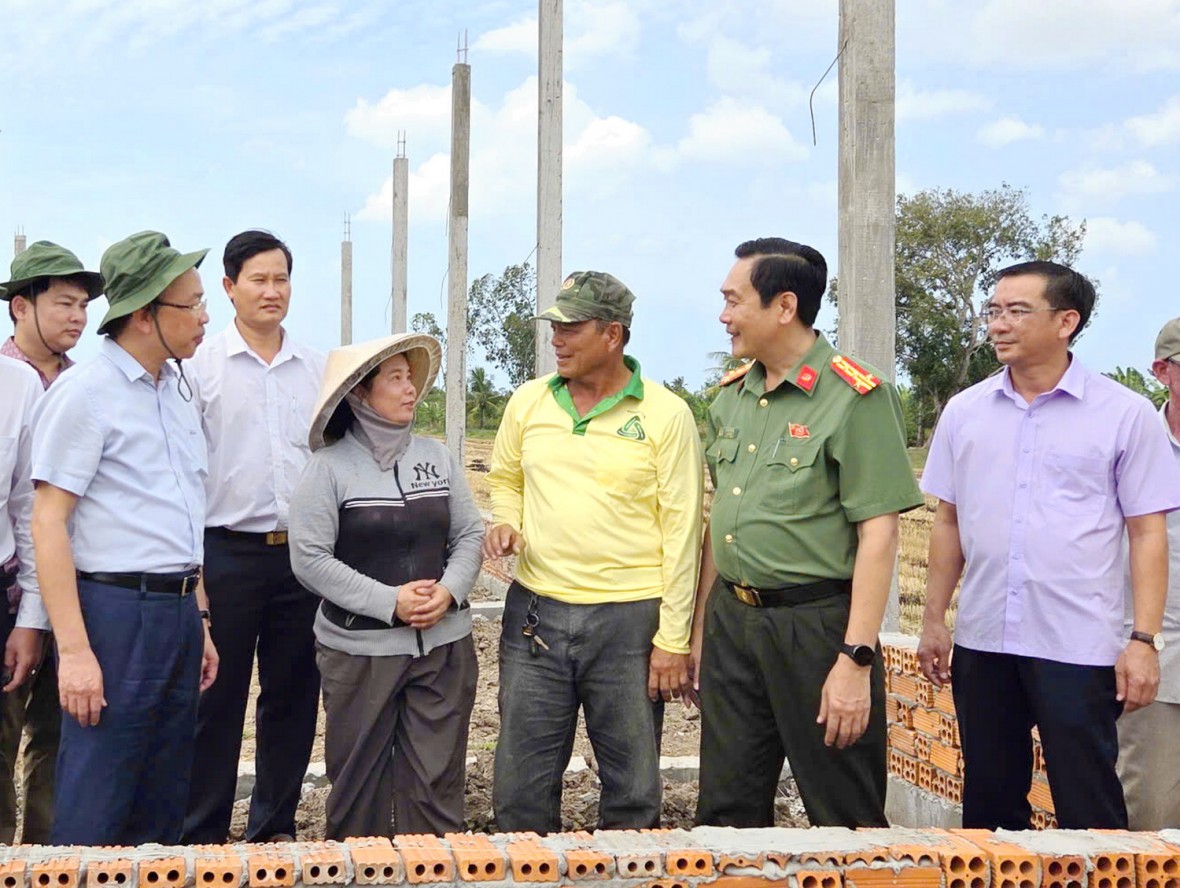 Đại tá Hồ Việt Triều: Sẽ đưa tiếng nói của cử tri Cà Mau đến nghị trường Quốc hội Đại tá Hồ Việt Triều: Sẽ đưa tiếng nói của cử tri Cà Mau đến nghị trường Quốc hội