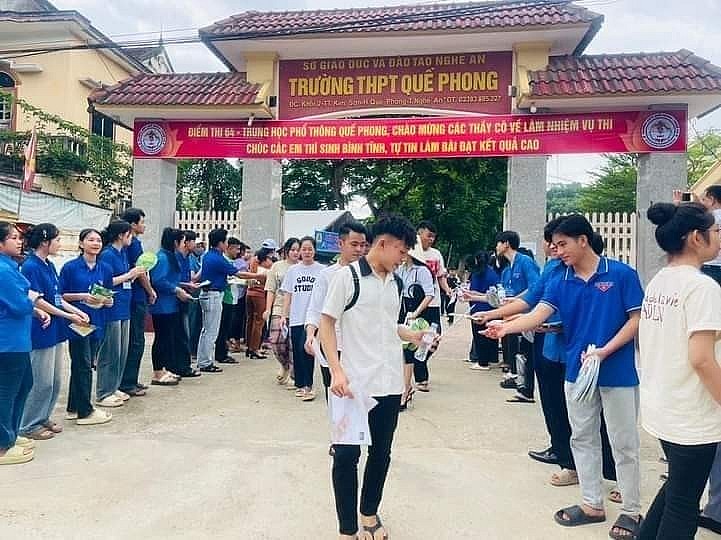 Nghệ An tiếp tục giành nhiều kết quả cao tại kỳ thi tốt nghiệp THPT năm 2025. Nghệ An tiếp tục giành nhiều kết quả cao tại kỳ thi tốt nghiệp THPT năm 2025.