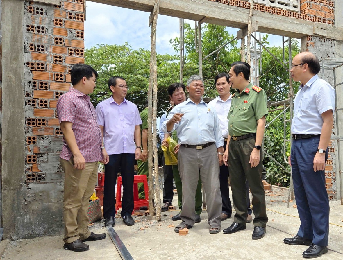 Đại tá Hồ Việt Triều: Sẽ đưa tiếng nói của cử tri Cà Mau đến nghị trường Quốc hội Đại tá Hồ Việt Triều: Sẽ đưa tiếng nói của cử tri Cà Mau đến nghị trường Quốc hội