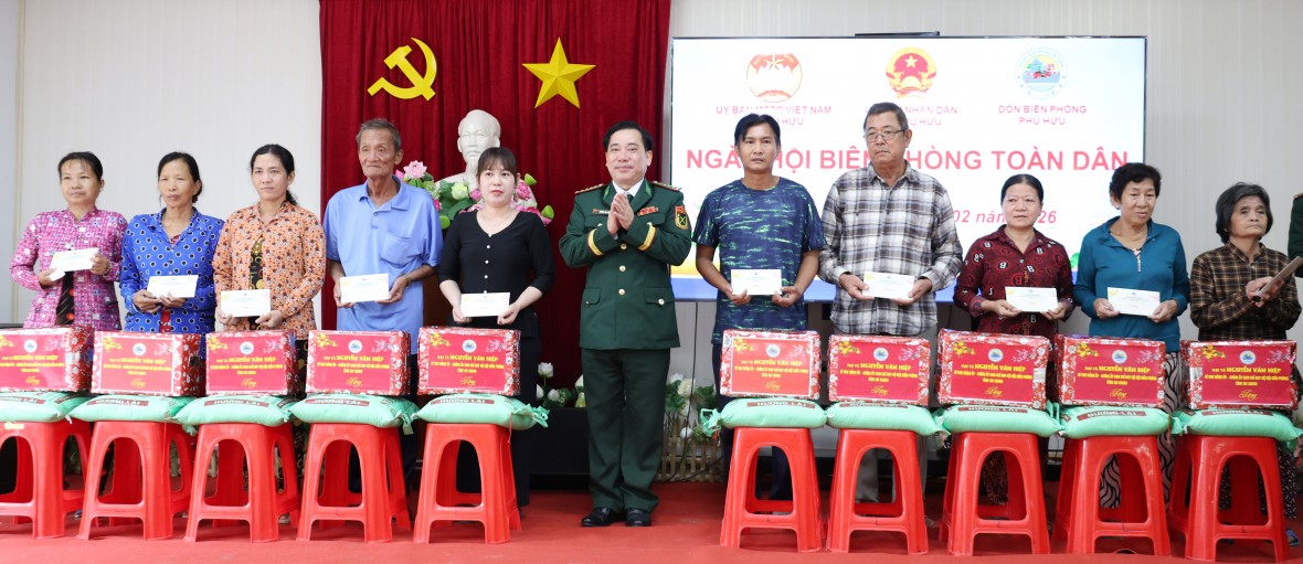 Ngày hội Biên phòng toàn dân xã Phú Hữu