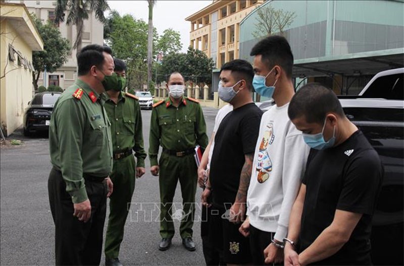 Hà Nam bắt nhóm đối tượng giả vờ mua I Phone 13 Pro Max rồi cướp giật