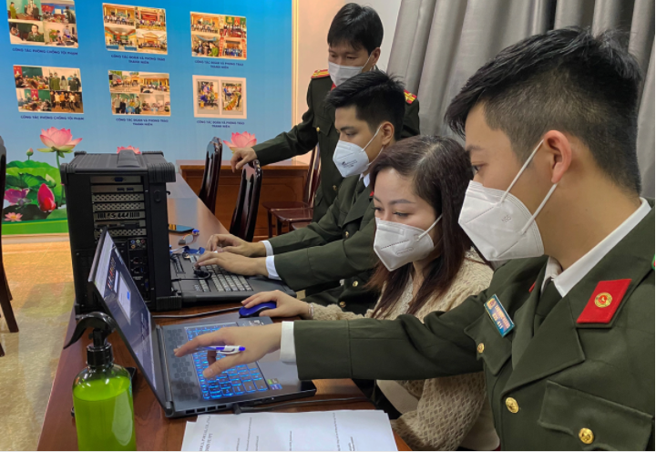 -Đối tượng Nguyễn Thị Huyền Trang thực nghiệm lại hành vi.