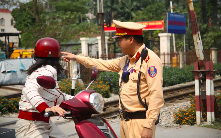 Trong ngày, toàn quốc phát hiện, xử lý 193 trường hợp (13 ô tô, 180 mô tô); trong đó trực tiếp phát hiện, xử lý 144 trường hợp, xử lý phạt nguội 49 trường hợp; tổng tiền phạt 134,9 triệu đồng. Trong ngày, toàn quốc phát hiện, xử lý 193 trường hợp (13 ô tô, 180 mô tô); trong đó trực tiếp phát hiện, xử lý 144 trường hợp, xử lý phạt nguội 49 trường hợp; tổng tiền phạt 134,9 triệu đồng.