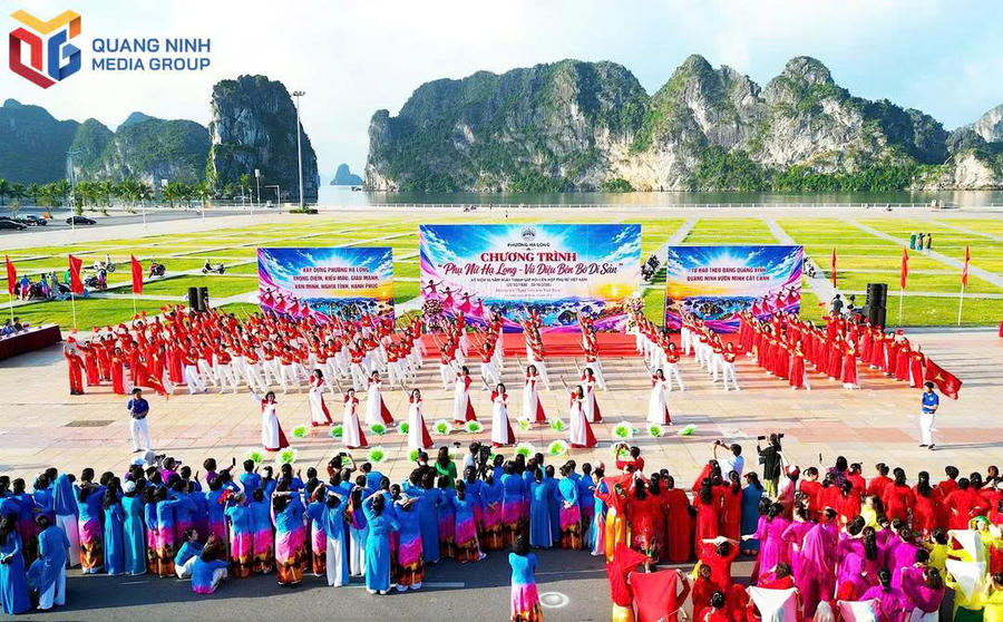 Các tiết mục biểu diễn được dàn dựng công phu, kết hợp hài hòa giữa âm nhạc, vũ đạo và trang phục rực rỡ, tạo nên không khí sôi động, hấp dẫn, góp phần tôn vinh vẻ đẹp, sự tự tin và tinh thần năng động của phụ nữ Hạ Long bên bờ di sản.Ảnh: Báo Quảng Ninh
