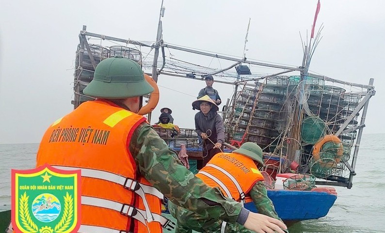 Lực lượng Biên phòng Hà Tĩnh phát hiện, xử lý tàu cá vi phạm khai thác hải sản.