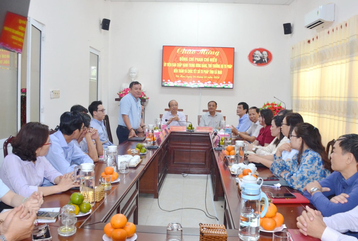 Thứ trưởng Bộ Tư pháp Phan Chí Hiếu thăm, làm việc với Sở Tư pháp tỉnh Cà Mau Thứ trưởng Bộ Tư pháp Phan Chí Hiếu thăm, làm việc với Sở Tư pháp tỉnh Cà Mau