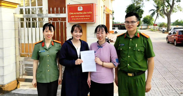 Bất ngờ nhận gần 3 tỷ đồng vào tài khoản, người phụ nữ lập tức báo công an