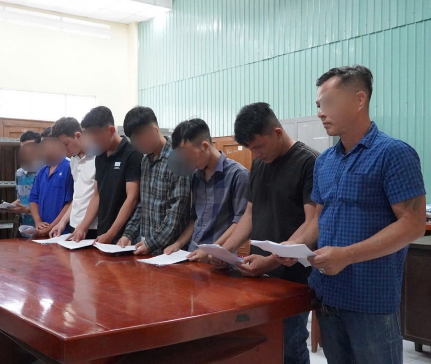 Khởi tố 9 đối tượng đá gà ăn thua bằng tiền tại Đồng Tháp Khởi tố 9 đối tượng đá gà ăn thua bằng tiền tại Đồng Tháp