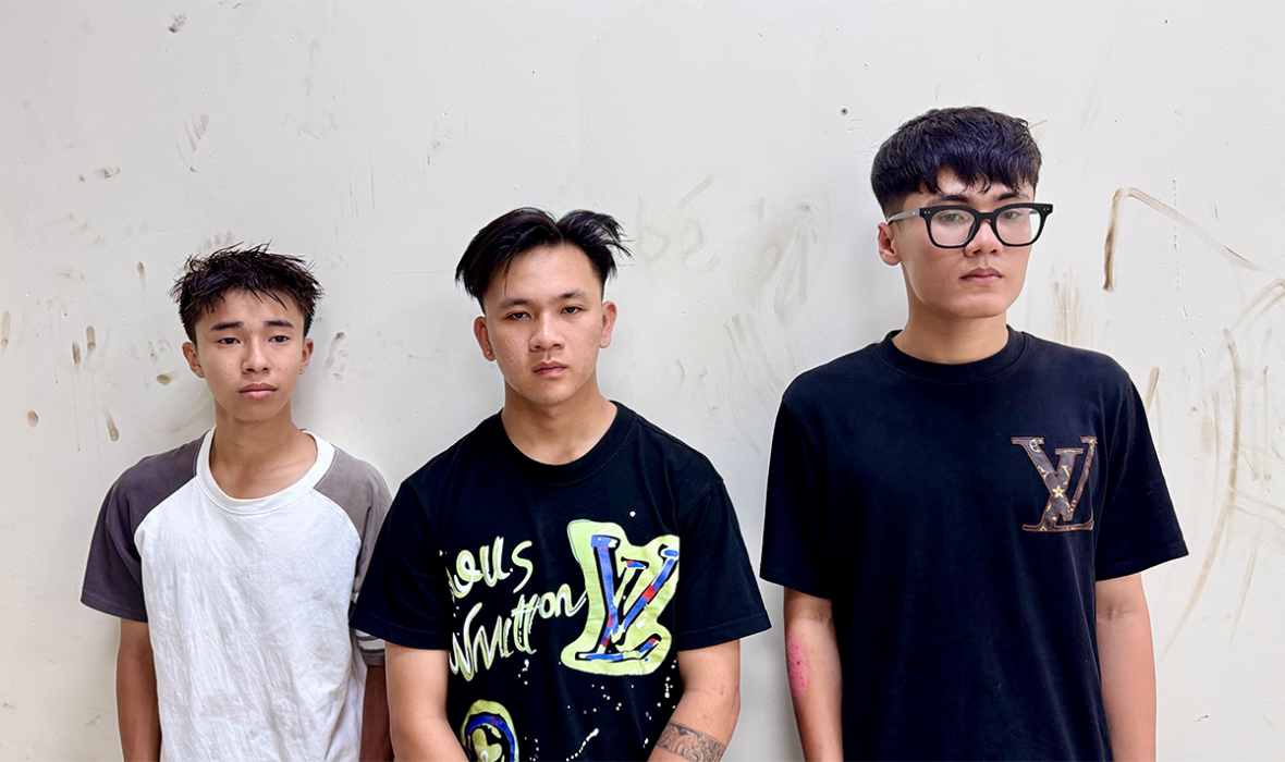 Kịp thời bắt giữ nhóm thanh thiếu niên mang hung khí đập phá nhà dân trong đêm Kịp thời bắt giữ nhóm thanh thiếu niên mang hung khí đập phá nhà dân trong đêm