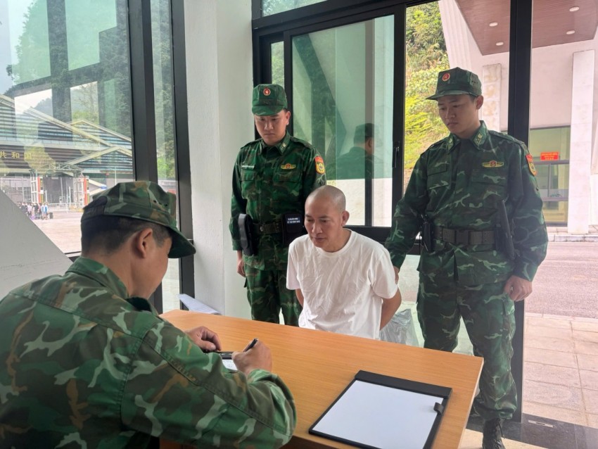 Đồn Biên phòng Cửa khẩu Lý Vạn phát hiện và bắt giữ 2 đối tượng truy nã Đồn Biên phòng Cửa khẩu Lý Vạn phát hiện và bắt giữ 2 đối tượng truy nã