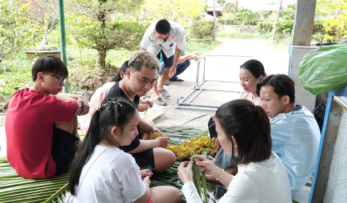 Bàn thờ Tổ quốc – Nét đẹp văn hóa thiêng liêng mỗi độ Tết đến Xuân về Bàn thờ Tổ quốc – Nét đẹp văn hóa thiêng liêng mỗi độ Tết đến Xuân về