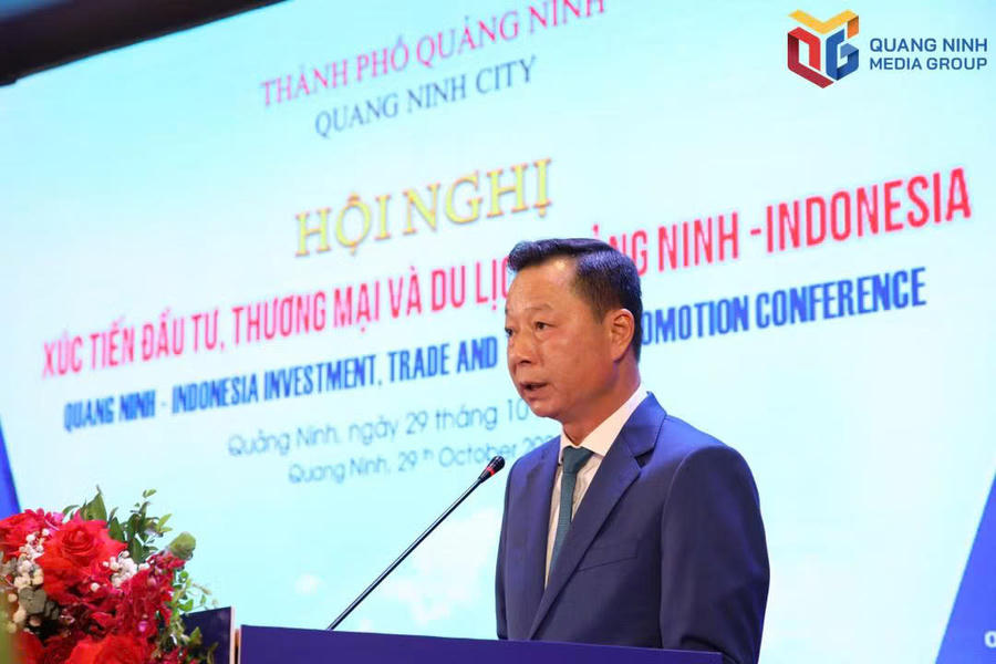 Ông Lê Văn Ánh, Phó Chủ tịch UBND thành phố Quảng Ninh, phát biểu khai mạc hội nghị.Ảnh: Báo Quảng Ninh