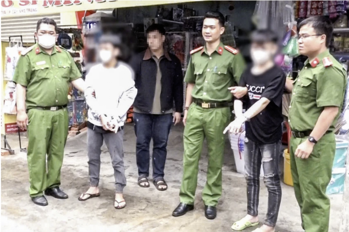 Hai nghi phạm thực nghiện tại hiện trường gây án