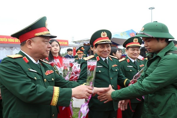 5.290 thanh niên ưu tú của tỉnh Hưng Yên hăng hái lên đường nhập ngũ