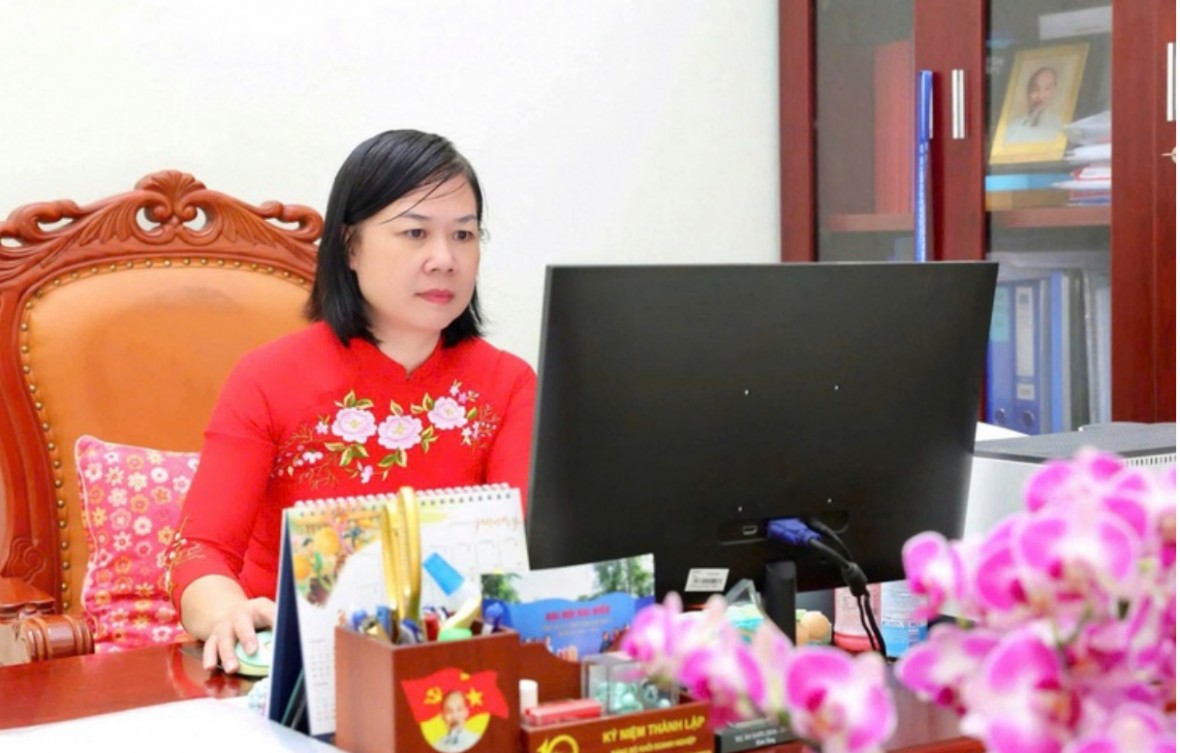 Hà Nội: Phụ nữ xã Thư Lâm rạng rỡ sắc Áo dài nơi công sở