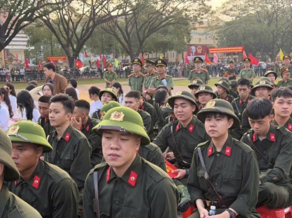 Gần 5.500 tân binh Đắk Lắk phấn khởi lên đường trong Ngày hội tòng quân 2026 Gần 5.500 tân binh Đắk Lắk phấn khởi lên đường trong Ngày hội tòng quân 2026