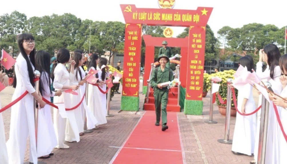 Gần 5.500 tân binh Đắk Lắk phấn khởi lên đường trong Ngày hội tòng quân 2026 Gần 5.500 tân binh Đắk Lắk phấn khởi lên đường trong Ngày hội tòng quân 2026