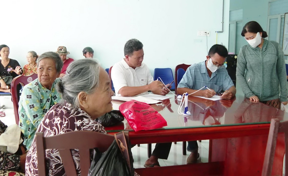 Cà Mau: Tinh gọn bộ máy, nâng cao chất lượng cán bộ cơ sở phải đúng người, đúng việc Cà Mau: Tinh gọn bộ máy, nâng cao chất lượng cán bộ cơ sở phải đúng người, đúng việc