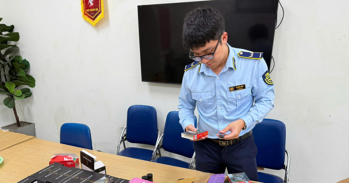Liên tiếp phát hiện thuốc lá điện tử lậu giữa trung tâm Hà Nội, tạm giữ hàng trăm sản phẩm