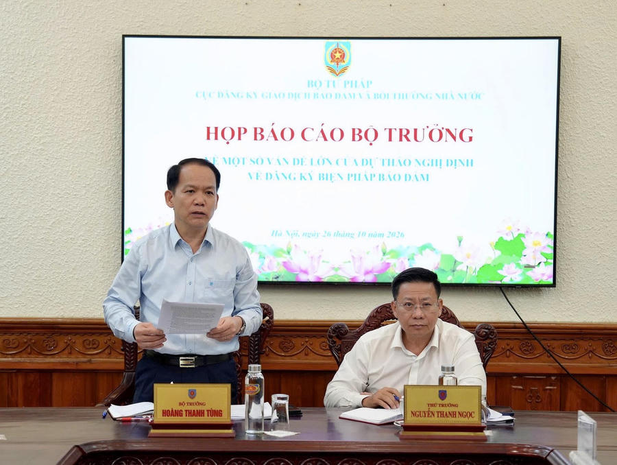 Bộ trưởng Bộ Tư pháp Hoàng Thanh Tùng phát biểu chỉ đạo.