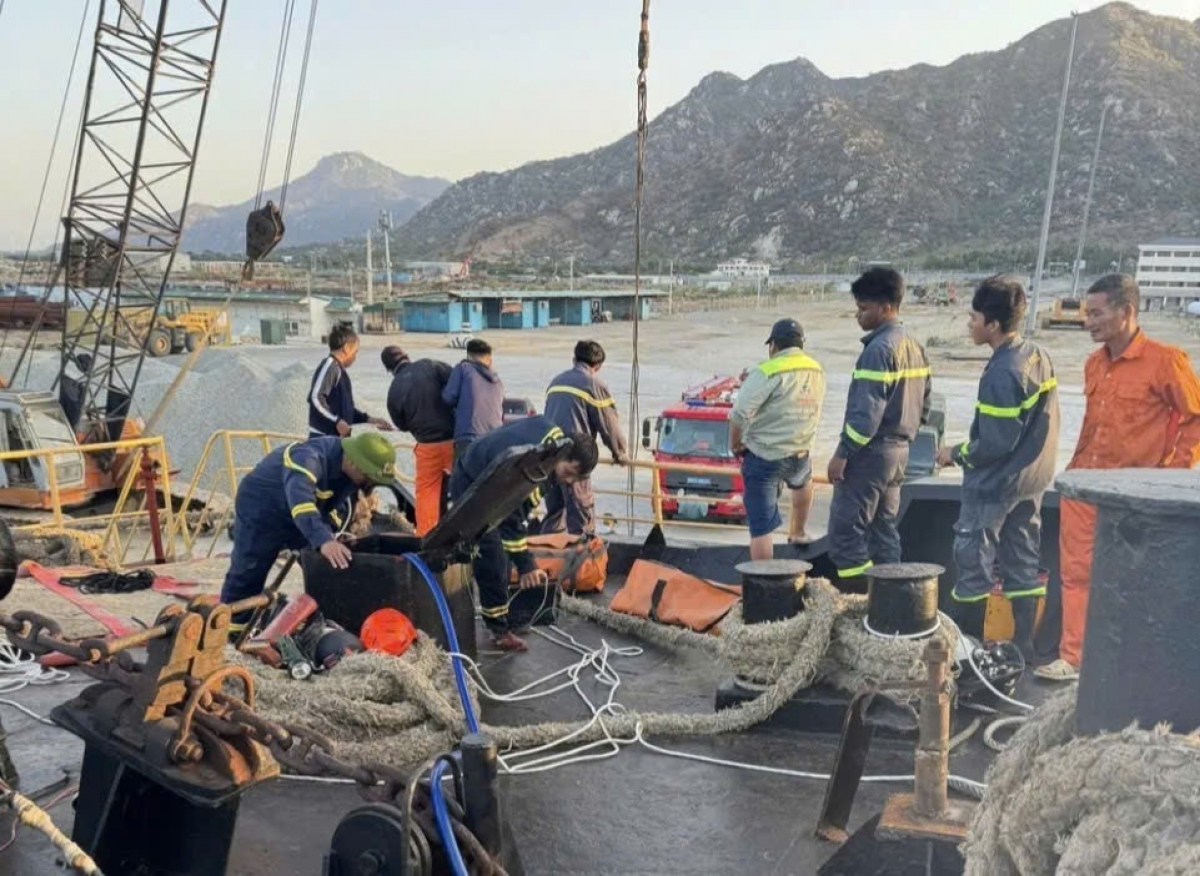 3 người tử vong trên tàu Trường Nguyên 18 Khánh Hòa: Nghi bị điện giật trong hầm tàu