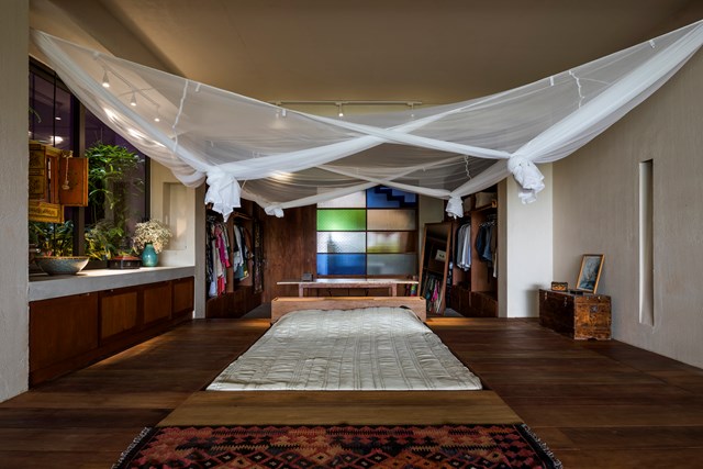 Ngôi nhà như một khối bê tông nhưng được 'chạm khắc' không gian tinh xảo - Ảnh 4 Ngôi nhà như một khối bê tông nhưng được 'chạm khắc' không gian tinh xảo - Ảnh 4