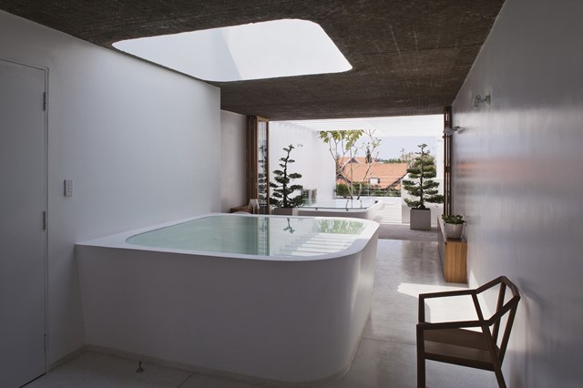 Những v&aacute;ch ngăn l&agrave; cửa gấp hoặc trượt c&oacute; thể dễ d&agrave;ng mở ra để gi&oacute; v&agrave; kh&ocirc;ng kh&iacute; lưu th&ocirc;ng qua to&agrave;n bộ kh&ocirc;ng gian b&ecirc;n trong.