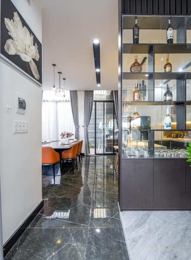 Chuyển về Đà Nẵng sống, chồng mua mảnh đất 180m2 và xây tặng vợ ngôi nhà đẹp như resort - Ảnh 5