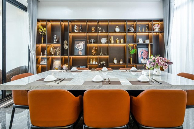 Chuyển về Đà Nẵng sống, chồng mua mảnh đất 180m2 và xây tặng vợ ngôi nhà đẹp như resort - Ảnh 4