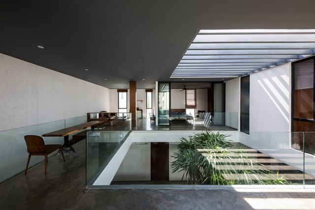 Đất rộng để làm gì: Xây một biệt thự thật to rồi trồng thật nhiều cây xanh bất chấp nắng hướng Tây - Ảnh 1 Đất rộng để làm gì: Xây một biệt thự thật to rồi trồng thật nhiều cây xanh bất chấp nắng hướng Tây - Ảnh 1