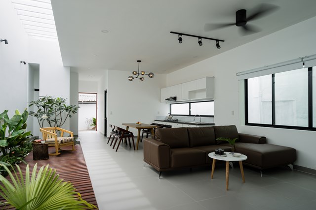 Cải tạo nhà mái ngói từ những năm 60 trở nên quyến rũ - Ảnh 1