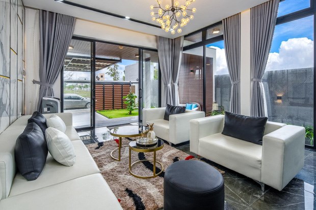 Kh&ocirc;ng gian tiện nghi b&ecirc;n trong c&ograve;n ấn tượng hơn