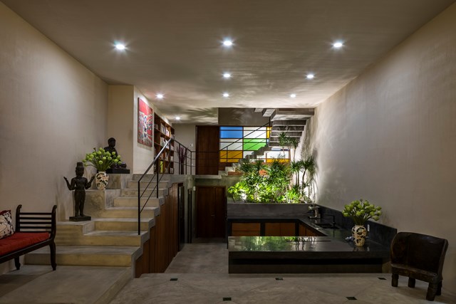 Ngôi nhà như một khối bê tông nhưng được 'chạm khắc' không gian tinh xảo - Ảnh 3 Ngôi nhà như một khối bê tông nhưng được 'chạm khắc' không gian tinh xảo - Ảnh 3