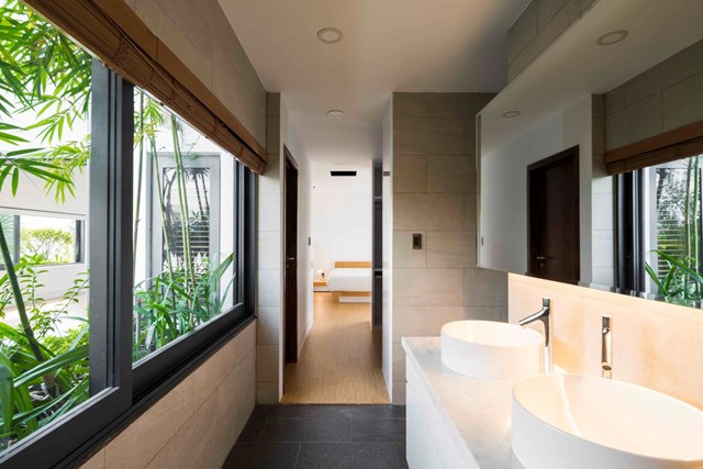 Biệt thự 3 tầng như một khối lập phương 'mọc' cây ở TP HCM - Ảnh 4 Biệt thự 3 tầng như một khối lập phương 'mọc' cây ở TP HCM - Ảnh 4