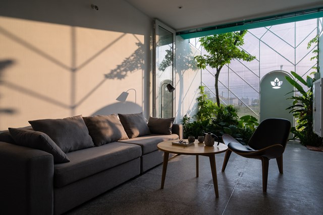 Căn nhà 72 m2 tạo cảm giác cứ 'tan ra, rộng rãi, xuyên suốt' - Ảnh 2 Căn nhà 72 m2 tạo cảm giác cứ 'tan ra, rộng rãi, xuyên suốt' - Ảnh 2