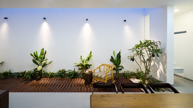 Cải tạo nhà mái ngói từ những năm 60 trở nên quyến rũ - Ảnh 2