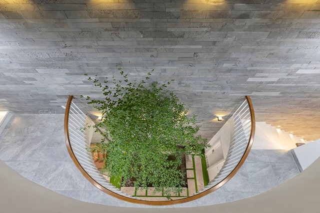 Nhà mặt tiền 5 m nhưng rộng bất ngờ vì một mẹo nhỏ - Ảnh 3 Nhà mặt tiền 5 m nhưng rộng bất ngờ vì một mẹo nhỏ - Ảnh 3