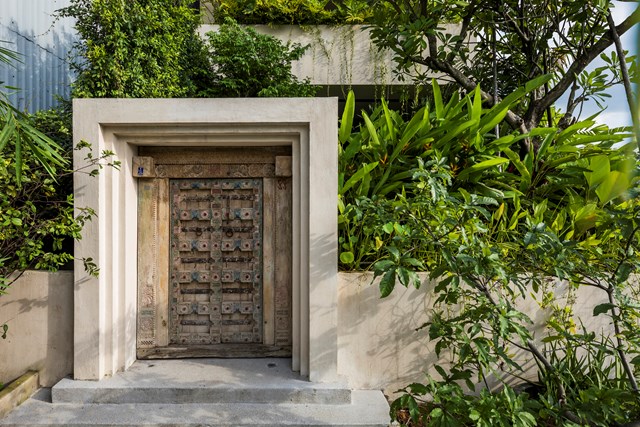 Ngôi nhà như một khối bê tông nhưng được 'chạm khắc' không gian tinh xảo - Ảnh 1 Ngôi nhà như một khối bê tông nhưng được 'chạm khắc' không gian tinh xảo - Ảnh 1