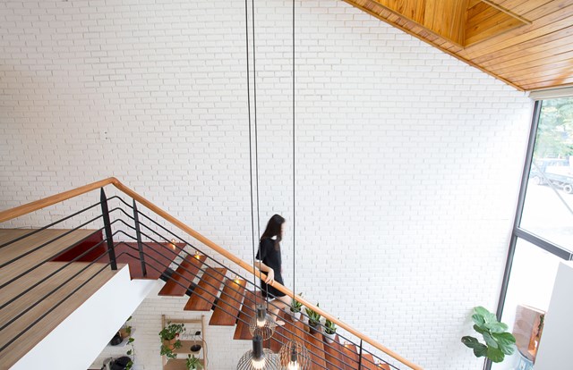 Đất dài 20 m được cắt đôi làm phòng ngủ biệt lập thêm khu vườn ‘sang chảnh’ - Ảnh 5 Đất dài 20 m được cắt đôi làm phòng ngủ biệt lập thêm khu vườn ‘sang chảnh’ - Ảnh 5