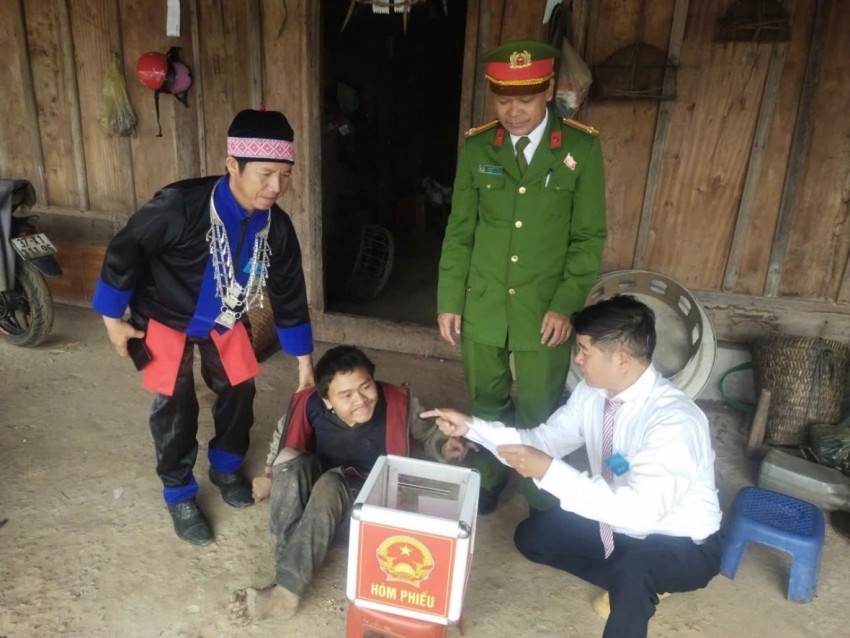 Ấm tình ngày bầu cử ở xã biên giới Nậm Cắn Ấm tình ngày bầu cử ở xã biên giới Nậm Cắn