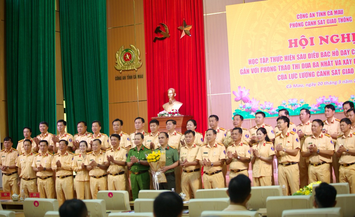 CSGT Cà Mau đẩy mạnh học tập Sáu điều Bác Hồ dạy, xây dựng văn hóa ứng xử chuẩn mực