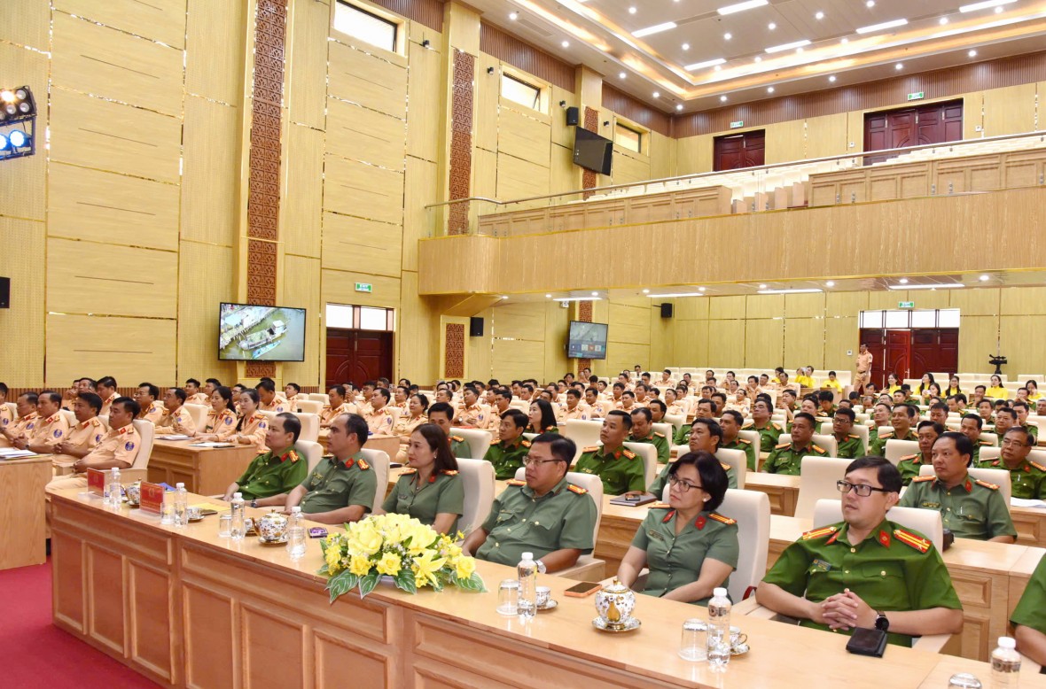 CSGT Cà Mau đẩy mạnh học tập Sáu điều Bác Hồ dạy, xây dựng văn hóa ứng xử chuẩn mực