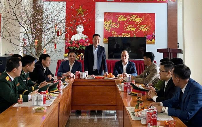 Ông Lê Văn Ánh, Phó Chủ tịch UBND tỉnh yêu cầu xã Vĩnh Thực cần thực hiện chặt chẽ, kỹ lưỡng công tác rà soát, niêm yết danh sách cử tri. Ông Lê Văn Ánh, Phó Chủ tịch UBND tỉnh yêu cầu xã Vĩnh Thực cần thực hiện chặt chẽ, kỹ lưỡng công tác rà soát, niêm yết danh sách cử tri.