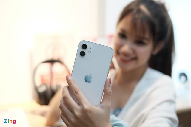 C&aacute;c hệ thống b&aacute;n lẻ điều chỉnh gi&aacute; b&aacute;n iPhone 12/12 mini nhằm k&iacute;ch th&iacute;ch nhu cầu mua sắm của người d&ugrave;ng.
