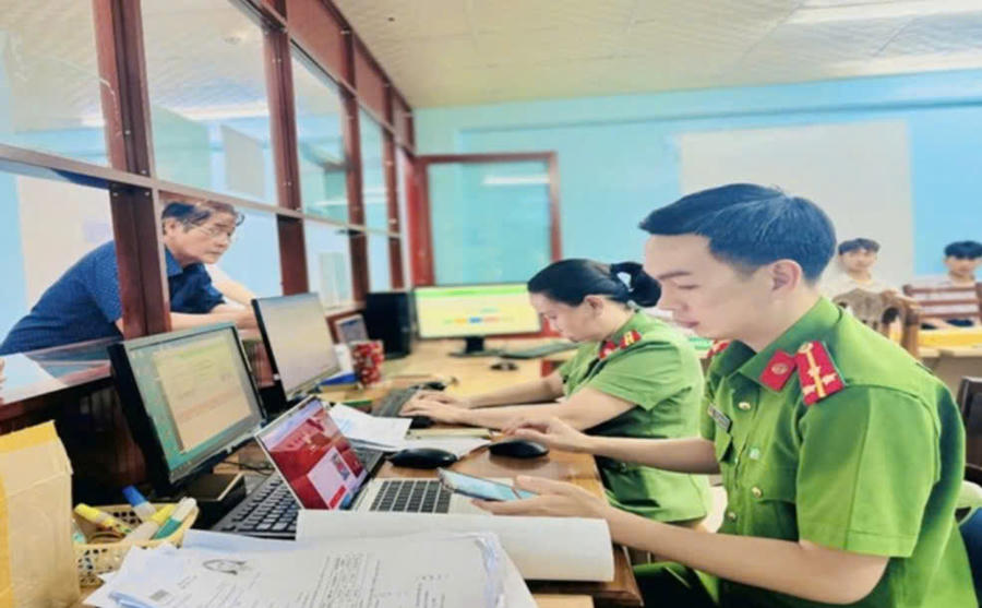 Công an Gia Lai làm Căn cước Công dân cho người dân tại địa chỉ 64 Hùng Vương, phường Diên Hồng, tỉnh Gia Lai. Ảnh: Công an Gia Lai