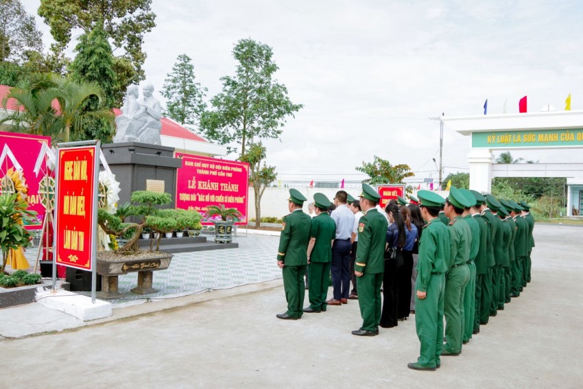 Khánh thành Tượng đài “Bác Hồ với chiến sĩ Biên phòng” tại Cần Thơ